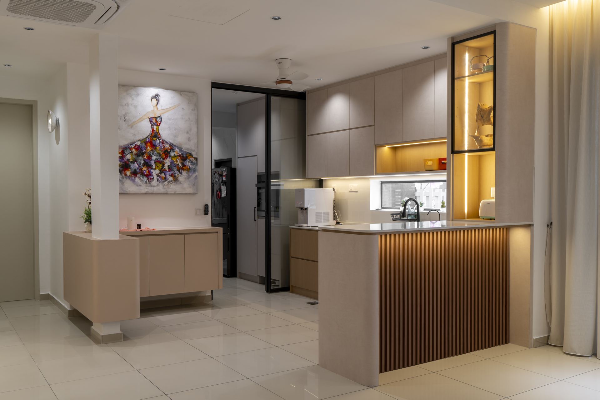 Modern kitchen cabinet with island and warm LED lighting - SPACE Artisan Cabinetry KL
