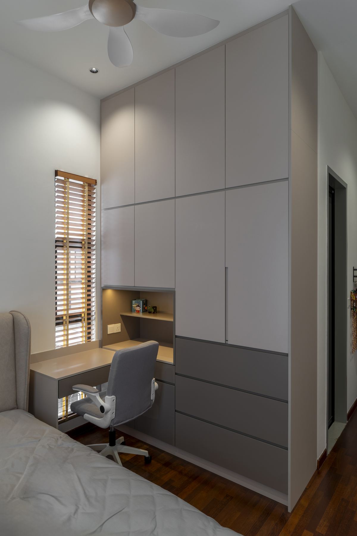 Custom wardrobe with integrated study desk - Selangor